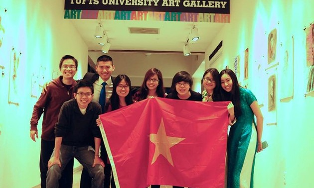 Tiga mahasiswa Vietnam menang dalam sayembara mengarang internasional