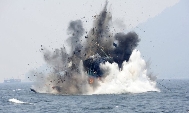 Indonesia menenggelamkan banyak kapal ikan asing yang menangkap ikan secara ilegal