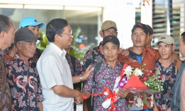 Indonesia menyerahkan para nelayan Vietnam yang paling besar jumlahnya  selama ini
