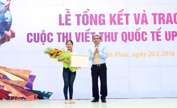 Pelajar Vietnam merebut hadiah Pertama Sayembara Menulis Surat Internasional (UPU) yang ke-45 