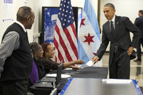 Pemilu AS 2016 : Presiden Barack Obama memberikan suara lebih awal