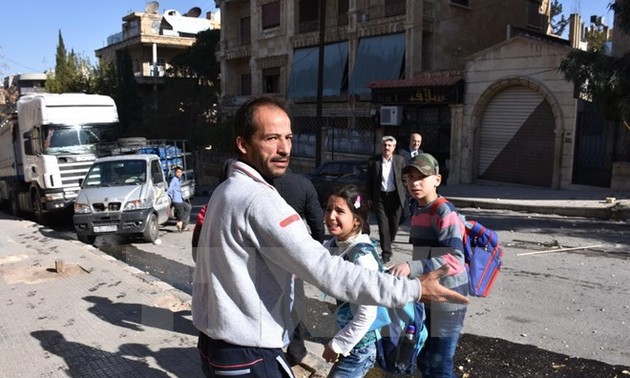Tentara Suriah terus meminta kepada kaum pembangkang supaya membiarkan warga sipil mengungsi dari kota Aleppo