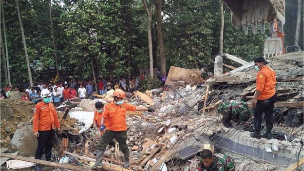 Korban dalam gempa bumi di Indonesia meningkat