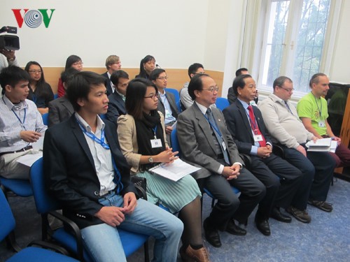 旅居捷克越南青年知识分子关于开展科研活动的研讨会在布拉格举行