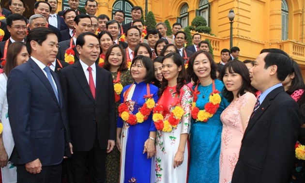 Presiden Tran Dai Quang menerima 60 Sekretaris Resort Partai tipikal dari Organisasi Partai Badan-Badan Usaha di Pusat