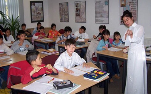 Meningkatkan efektivitas pengajaran dan pembelajaran bahasa Vietnam kepada orang Vietnam di luar negeri