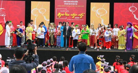 Festival temu pergaulan bahasa di kota Da Nang