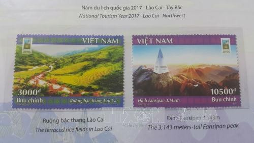 Meluncurkan koleksi perangko menyambut “Tahun pariwisata nasional 2017 Lao Cai – Tay Bac”