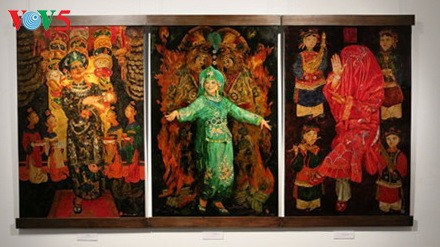 Lukisan tentang keyakinan memuja Tri Dewi Ibunda Vietnam ciptaan pelukis Tran Tuan Long