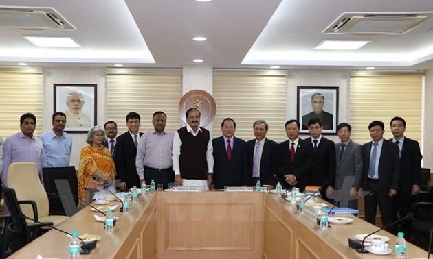 Vietnam dan India memperhebat kerjasama di bidang pers, penerbitan dan keradioan