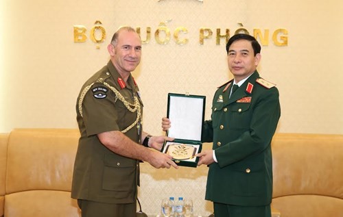 Kepala Staf Umum Tentara Rakyat Vietnam menerima Panglima Angkatan Darat Selandia Baru