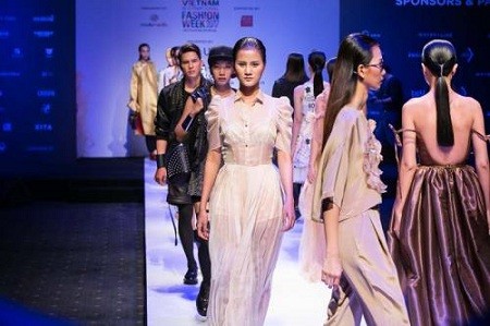Pekan fesyen internasional Vietnam Musim Semi dan Musim Panas 2017