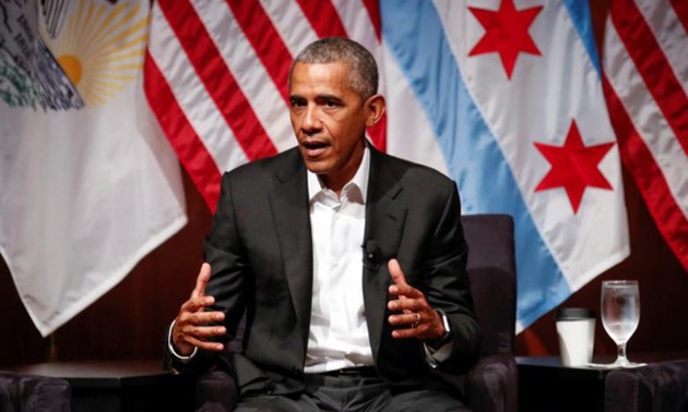 Mantan Presiden AS, Barack Obama untuk pertama kalinya muncul di depan masyarakat sejak meninggalkan Gedung Putih