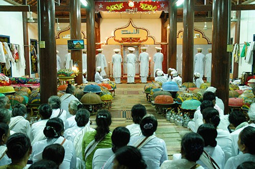 Memperkenalkan ibadah puasa yang dijalankan komunitas orang Cham Bani di  propinsi di Ninh Thuan 