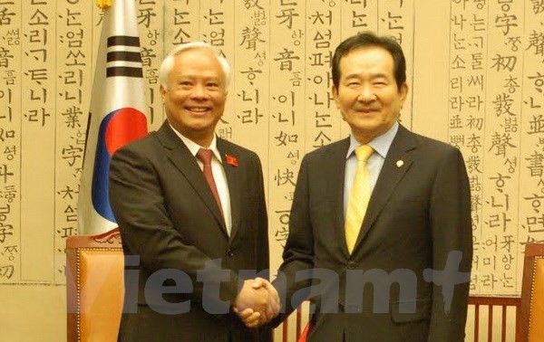 Wakil Ketua MN Vietnam, Uong Chu Luu bertemu dengan Ketua Parlemen Republik Korea