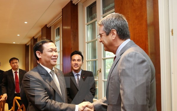  Deputi PM Vietnam, Vuong Dinh Hue melakukan temu kerja dengan pemimpin WTO di Jenewa
