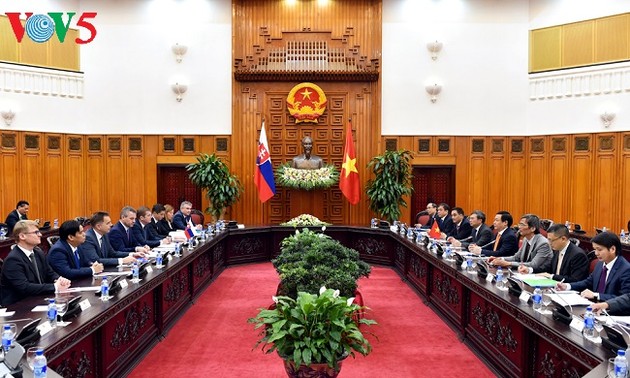  Vietnam dan Slovakia memperkuat kerjasama ekonomi ke ketinggian baru