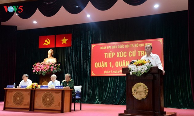 Presiden Tran Dai Quang melakukan kontak dengan para pemilih Kota Ho Chi Minh