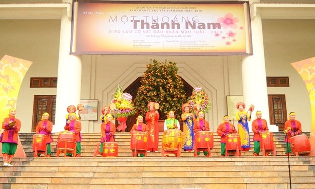  Melestarikan dan mengembangkan nilai pusaka budaya bumi Thanh Nam dulu