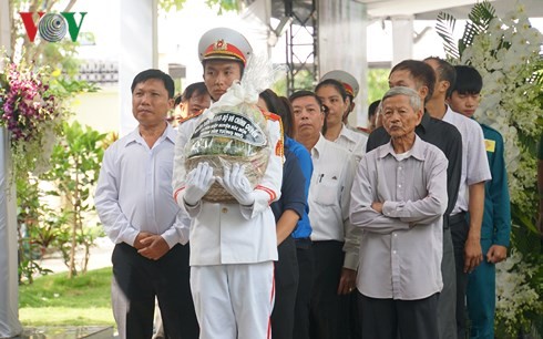  Banyak warga berziarah kepada Mantan PM Vietnam, Phan Van Khai