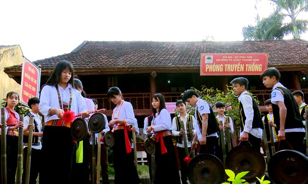 Warga etnis minoritas Muong di Kecamatan Vo Mieu, Kabupaten Thanh Son, Provinsi Phu Tho mengkonservasikan dan mengembangkan jati diri budaya  tradisional dari etnisnya