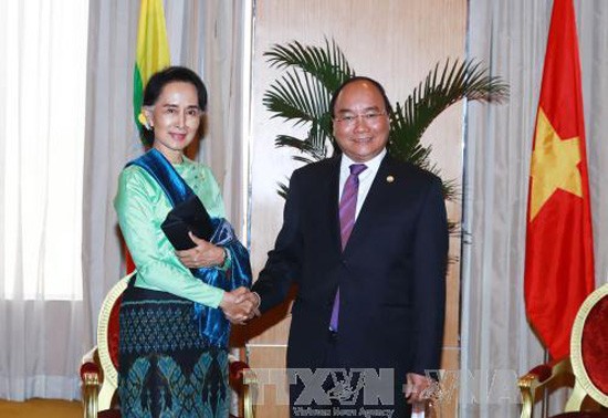 PM Nguyen Xuan Phuc melakukan pembicaraan dengan Penasehat Negara Myanmar