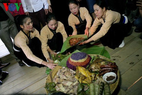 Ciri budaya kejiwaan dalam talam sajian dari warga etnis minoritas Thai