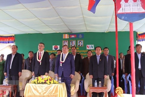 Kamboja : Meresmikan radio FM di propinsi Pre Veng dengan disponsori Vietnam