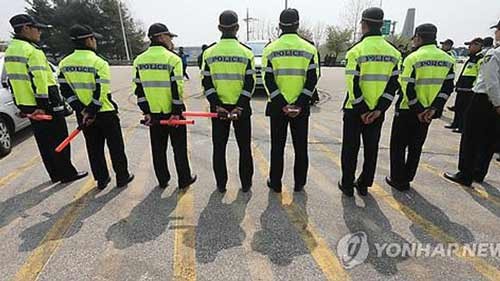 Polisi Republik Korea mencegah penyebaran surat selebaran anti Pyong Yang