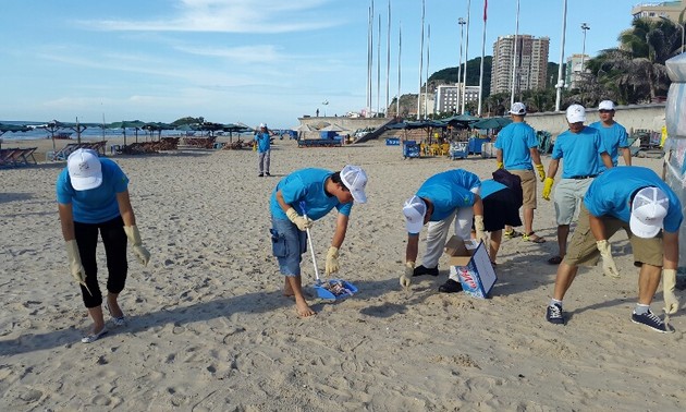 Vietnam menyambut Hari Internasional membersihkan pantai