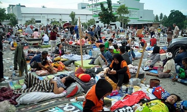 Indonesia berseru kepada internasional supaya memberikan bantuan untuk mengatasi akibat gempa bumi dan tsunami