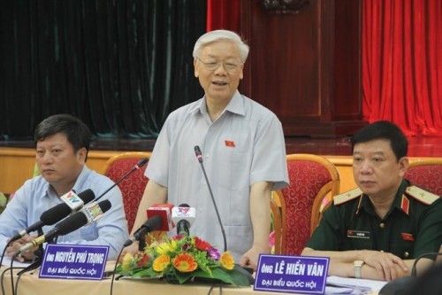 Sekjen KS PKV, Nguyen Phu Trong melakukan kontak dengan para pemilih Kota Hanoi
