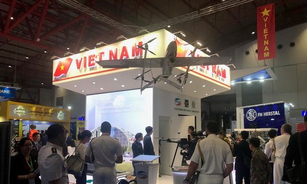 Vietnam menunjukkan perkembangan tentang industri pertahanan di Indo Defence 2018