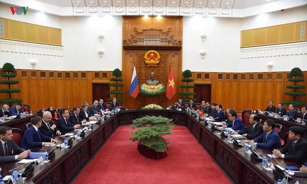 Membawa hubungan Kemitraan Komprehensif Vietnam-Rusia menjadi semakin intensif dan ekstensif