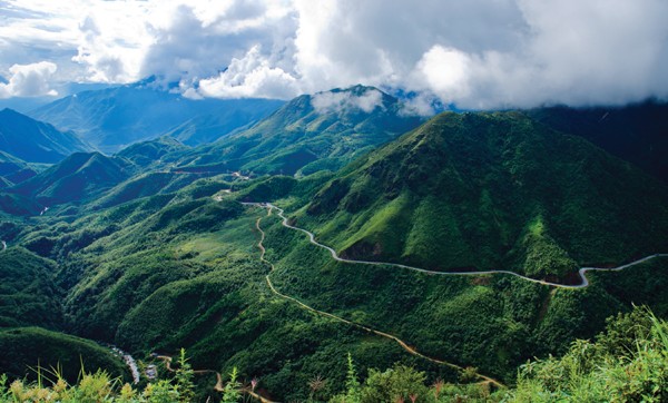 Barisan gunung Hoang Lien Son menjadi destinasi yang paling atraktif di Asia Tenggara