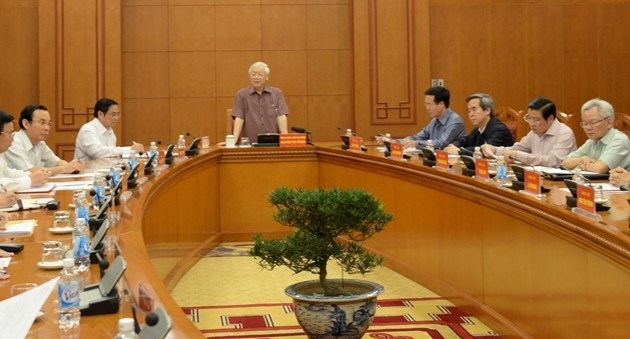 Sekjen, Presiden Viet Nam, Nguyen Phu Trong  memimpin sidang Badan Harian Subkomisi tentang Dokumen Kongres Nasional ke-13 PKV