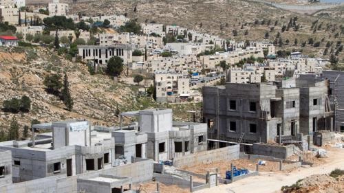 Israel  meratifikasi  rencana membangun kira-kira 2.200 buah rumah pemukiman di Tepi Barat sungai Jordan