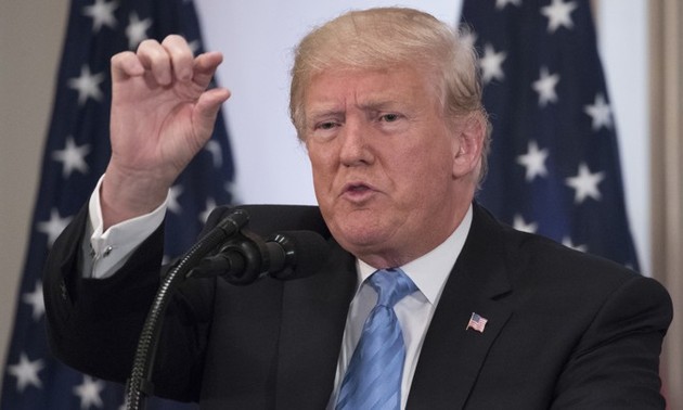 Presiden AS, Donald Trump berangkat menuju ke Vietnam