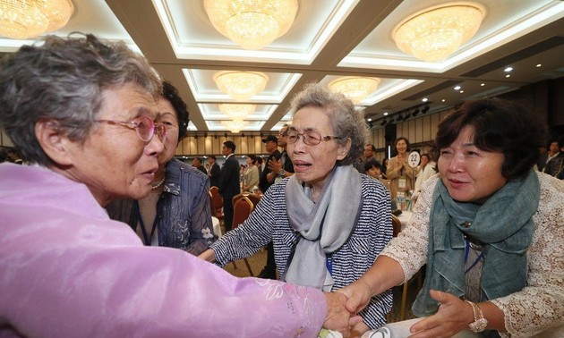 Dua bagian negeri korea melakukan reuni keluarga yang terpisah melalui kanal televisi