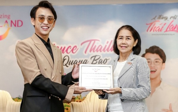 Bertemu dengan Quang Bao- Duta Wisata Thailand tahun 2019 di Vietnam