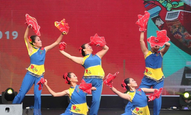 Festival Singapura di Kota Hanoi : Kesempatan untuk mengalami kebudayaan yang khas dari Negara Kepulauan Singapura