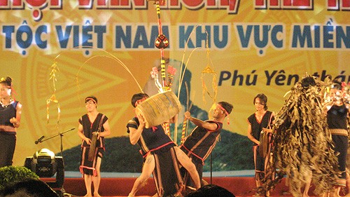 Promoting Vietnam image abroad