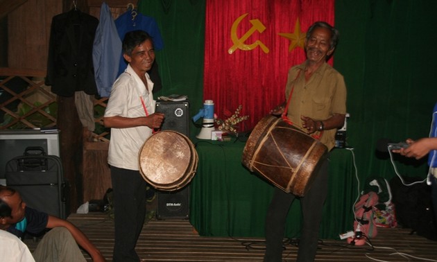 Duet drum dance of the Cham H’roi 
