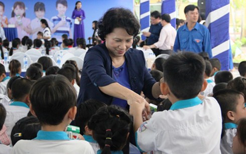 NA Chairwoman Nguyen Thi Kim Ngan supports kids in Can Tho