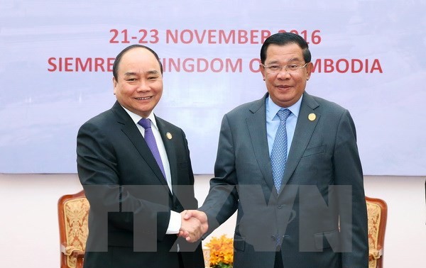 Vietnamese, Cambodian Prime Ministers hold talks