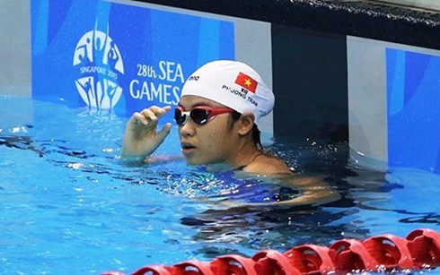 Swimmer Phuong Tram wins 4 gold medals at Southeast Asian competition