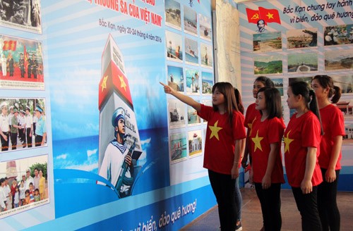 Bac Kan displays maps, documents on Vietnam’s sovereignty 