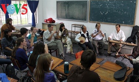 Can Tho city promotes traditional amateur singing 