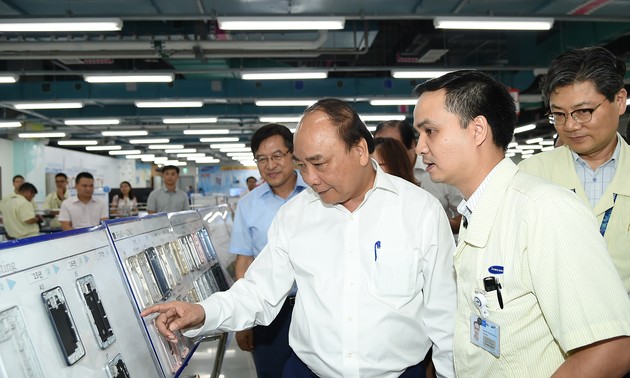 Prime Minister works with Samsung Thai Nguyen