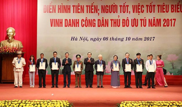 Top 10 outstanding citizens of Hanoi 2017 honored 